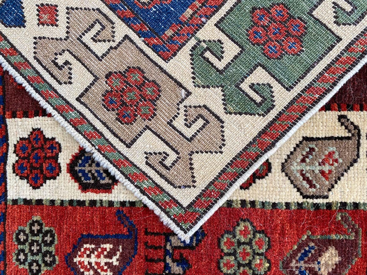 Overlapping Rugs With Edge Detail